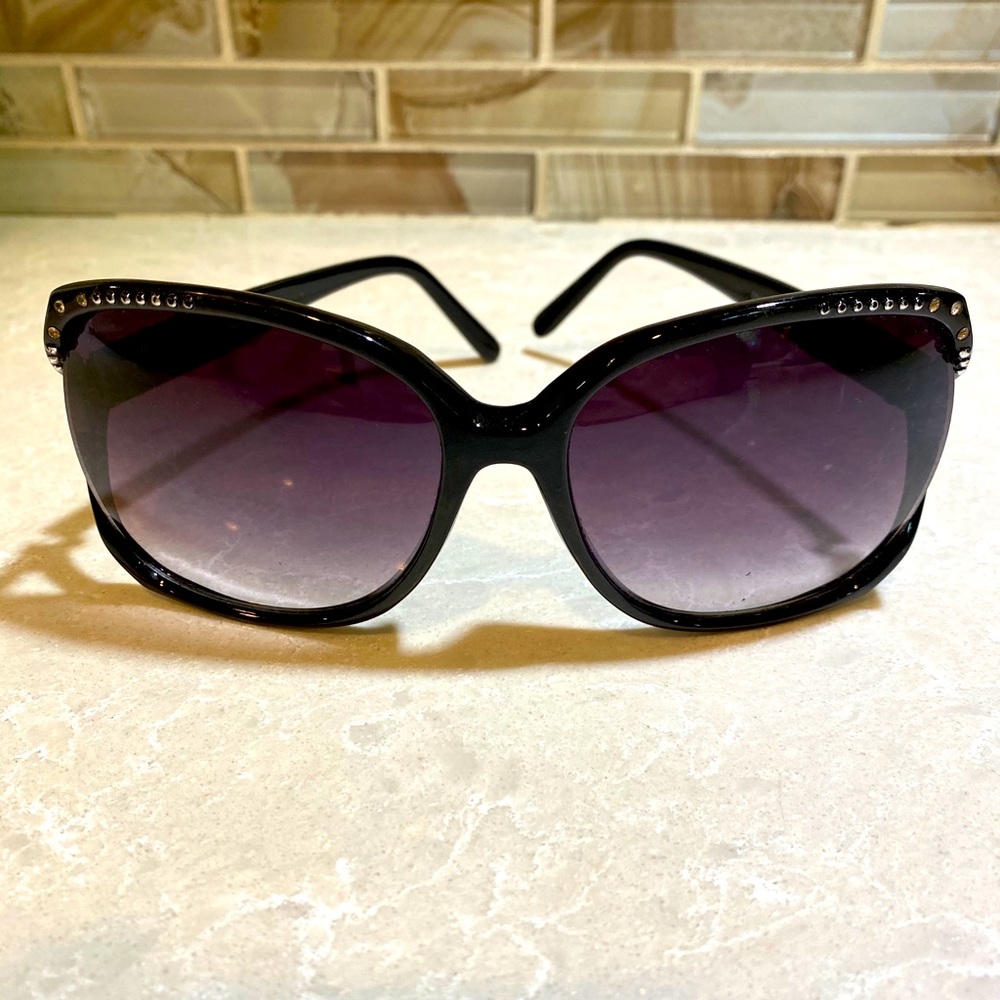 Large frame embellished sunglasses!